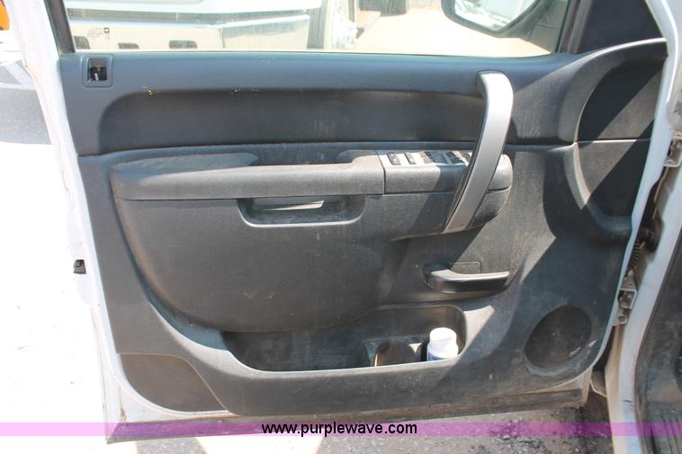 image for item I1548 2010 Chevrolet Silverado 2500HD Ext. Cab pickup truck