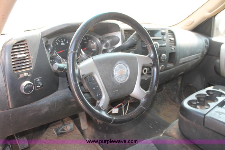 image for item I1548 2010 Chevrolet Silverado 2500HD Ext. Cab pickup truck