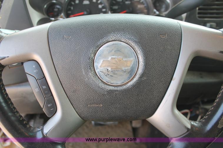 image for item I1548 2010 Chevrolet Silverado 2500HD Ext. Cab pickup truck