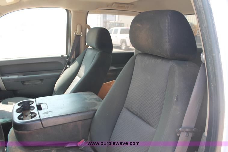 image for item I1548 2010 Chevrolet Silverado 2500HD Ext. Cab pickup truck