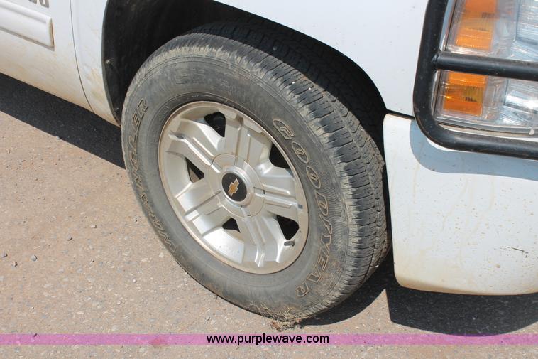 image for item I1548 2010 Chevrolet Silverado 2500HD Ext. Cab pickup truck