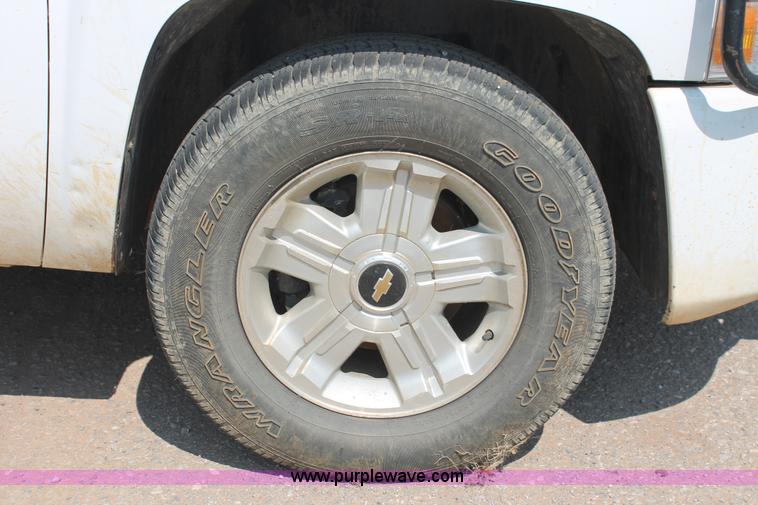 image for item I1548 2010 Chevrolet Silverado 2500HD Ext. Cab pickup truck