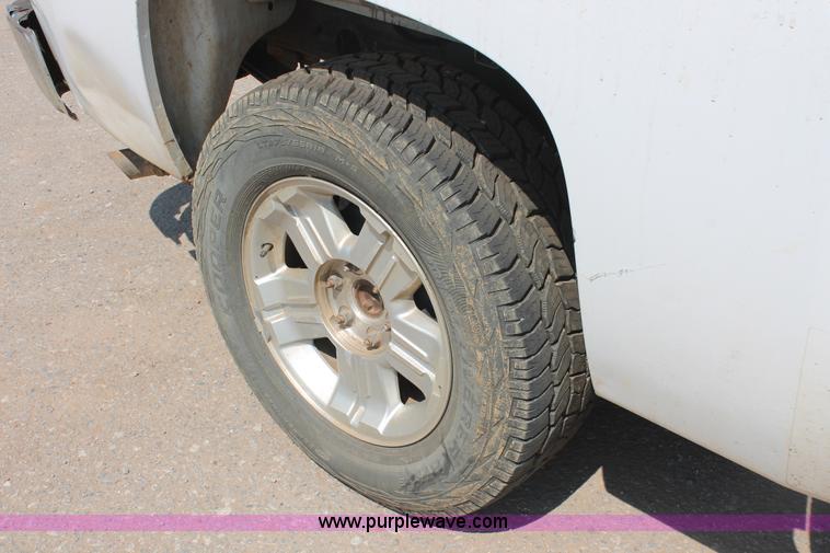 image for item I1548 2010 Chevrolet Silverado 2500HD Ext. Cab pickup truck