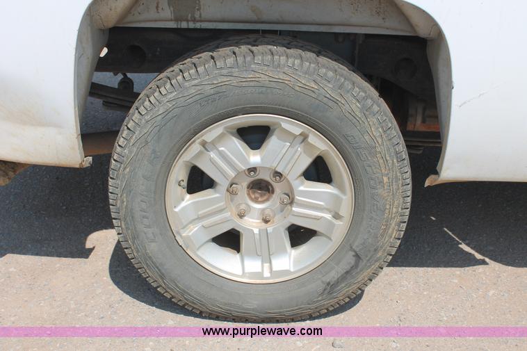 image for item I1548 2010 Chevrolet Silverado 2500HD Ext. Cab pickup truck