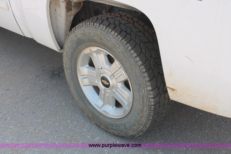 image for item I1548 2010 Chevrolet Silverado 2500HD Ext. Cab pickup truck