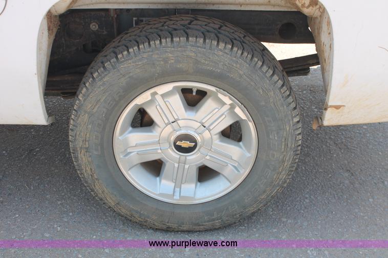 image for item I1548 2010 Chevrolet Silverado 2500HD Ext. Cab pickup truck