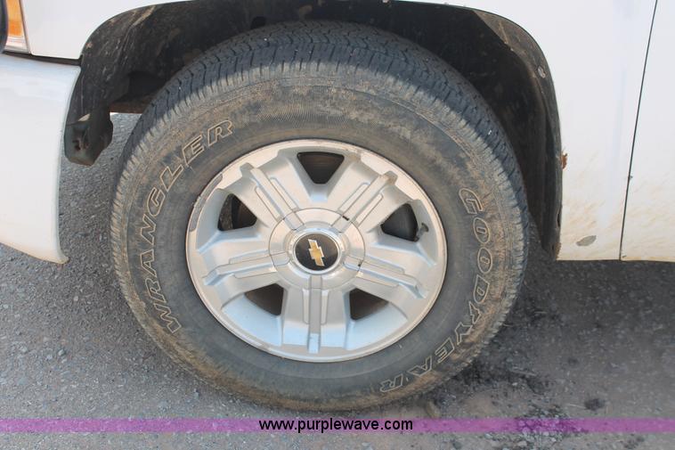 image for item I1548 2010 Chevrolet Silverado 2500HD Ext. Cab pickup truck