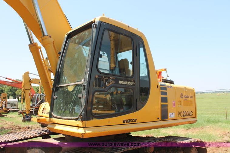 image for item I1549 2001 Komatsu PC200LC-6LE excavator