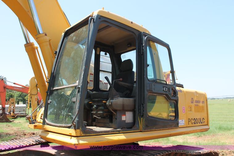image for item I1549 2001 Komatsu PC200LC-6LE excavator
