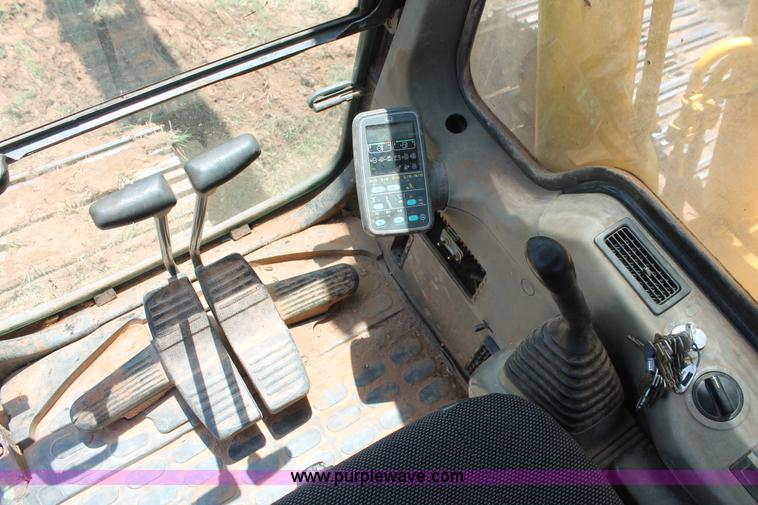 image for item I1549 2001 Komatsu PC200LC-6LE excavator
