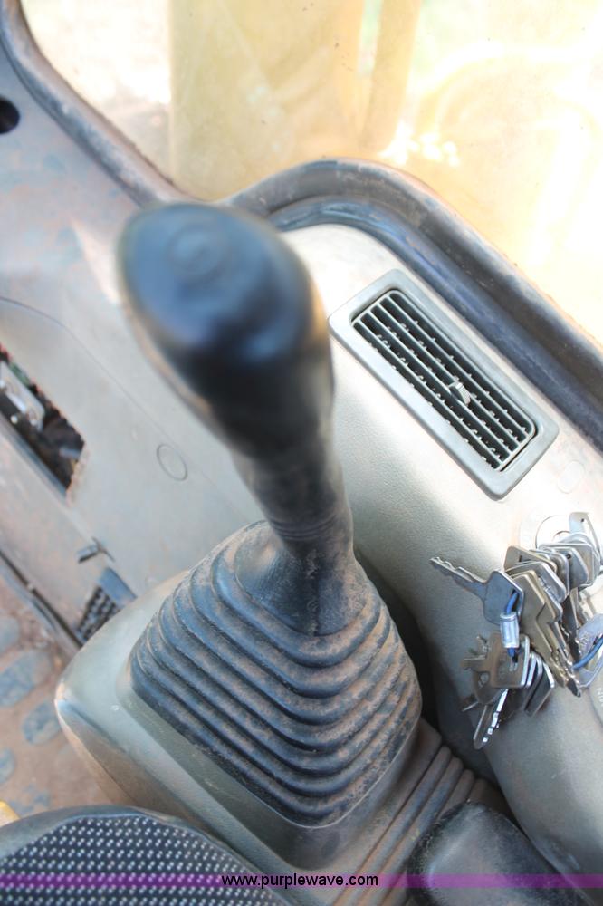 image for item I1549 2001 Komatsu PC200LC-6LE excavator