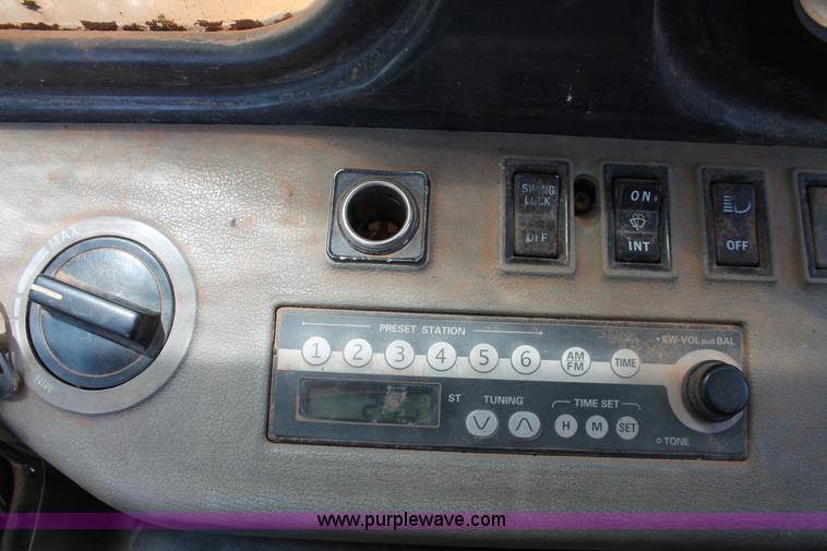 image for item I1549 2001 Komatsu PC200LC-6LE excavator