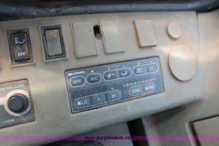 image for item I1549 2001 Komatsu PC200LC-6LE excavator