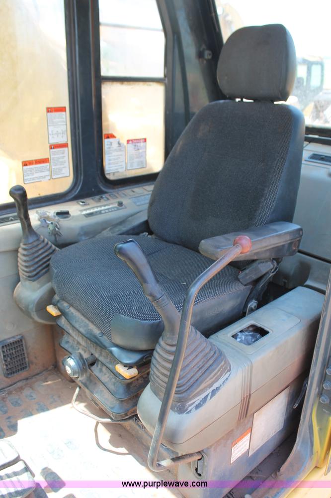 image for item I1549 2001 Komatsu PC200LC-6LE excavator