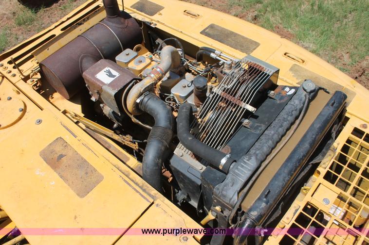 image for item I1549 2001 Komatsu PC200LC-6LE excavator