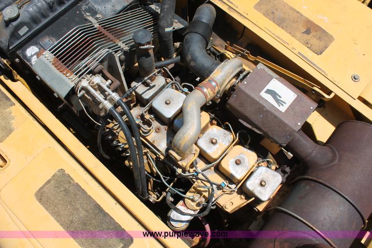 image for item I1549 2001 Komatsu PC200LC-6LE excavator