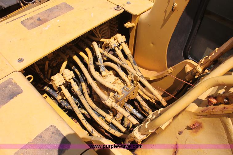 image for item I1549 2001 Komatsu PC200LC-6LE excavator