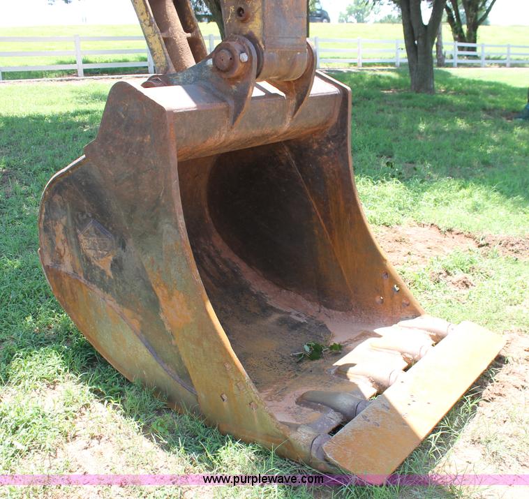 image for item I1549 2001 Komatsu PC200LC-6LE excavator