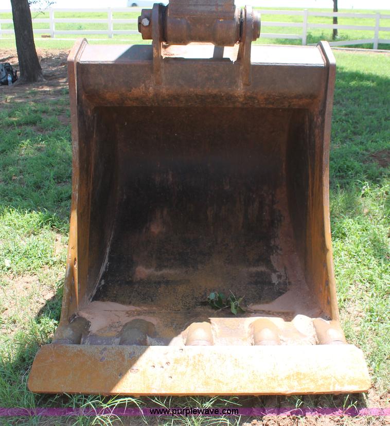 image for item I1549 2001 Komatsu PC200LC-6LE excavator