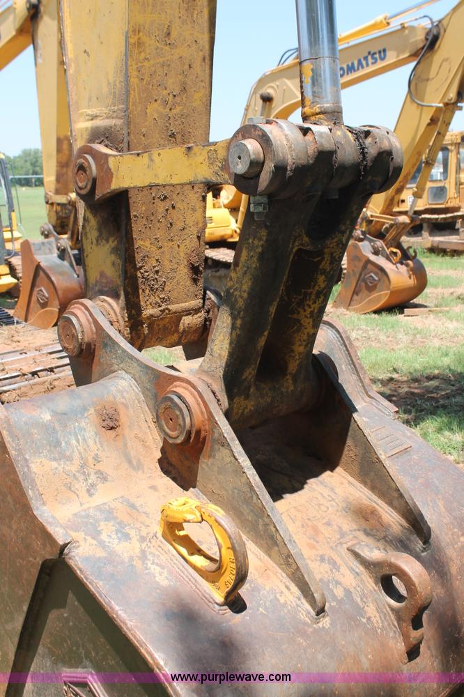 image for item I1549 2001 Komatsu PC200LC-6LE excavator