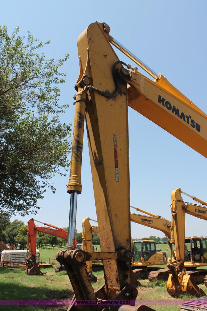 image for item I1549 2001 Komatsu PC200LC-6LE excavator