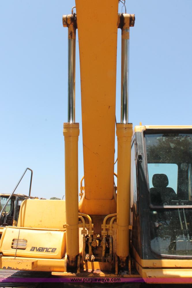 image for item I1549 2001 Komatsu PC200LC-6LE excavator