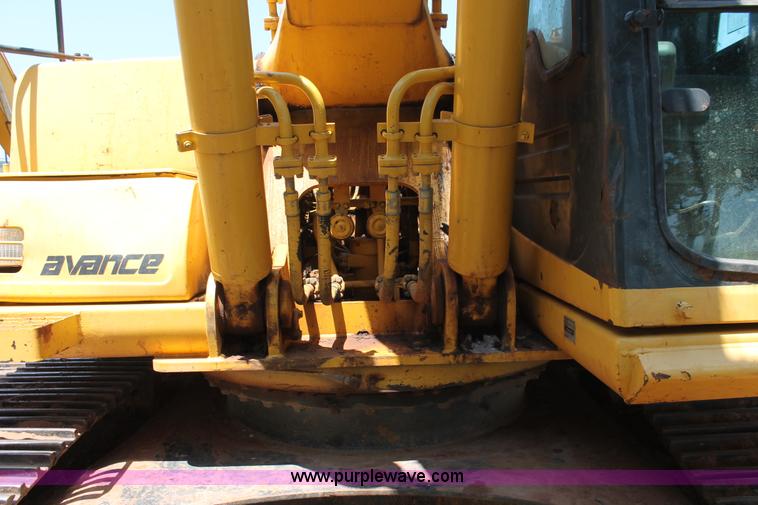 image for item I1549 2001 Komatsu PC200LC-6LE excavator