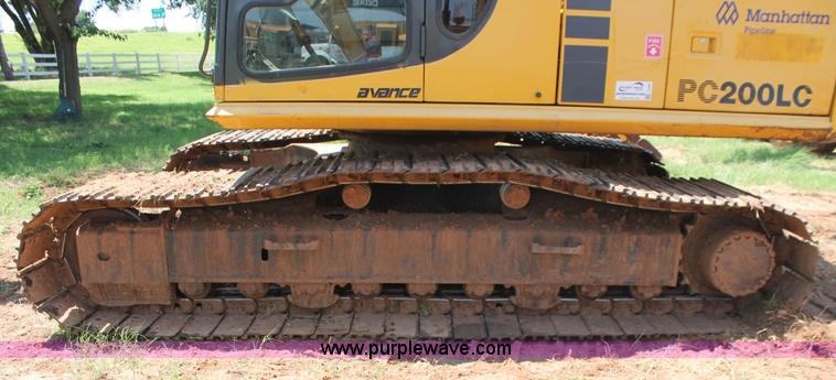 image for item I1549 2001 Komatsu PC200LC-6LE excavator