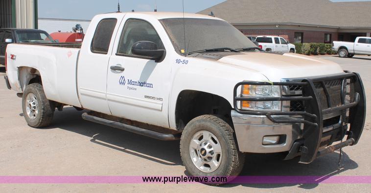 image for item I1551 2011 Chevrolet Silverado 2500HD Ext. Cab pickup truck