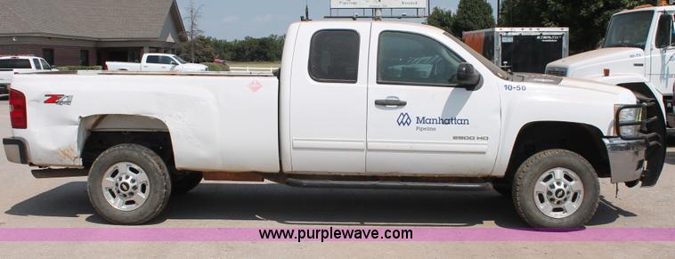 image for item I1551 2011 Chevrolet Silverado 2500HD Ext. Cab pickup truck