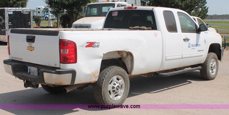 image for item I1551 2011 Chevrolet Silverado 2500HD Ext. Cab pickup truck