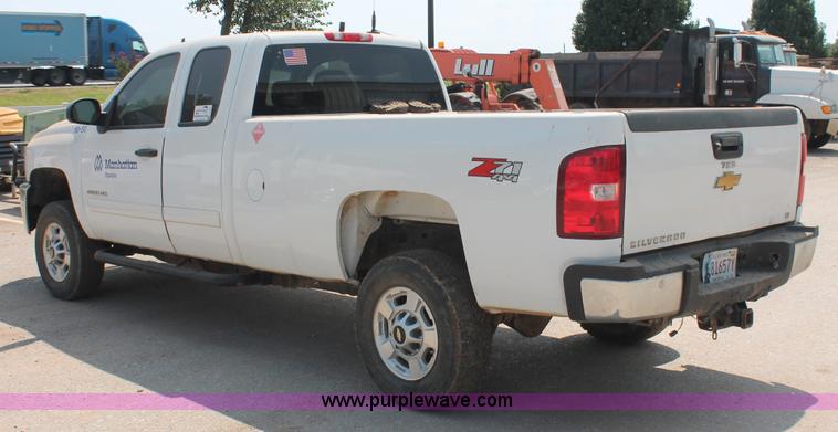 image for item I1551 2011 Chevrolet Silverado 2500HD Ext. Cab pickup truck