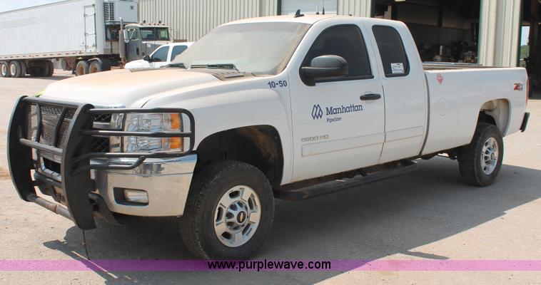 image for item I1551 2011 Chevrolet Silverado 2500HD Ext. Cab pickup truck