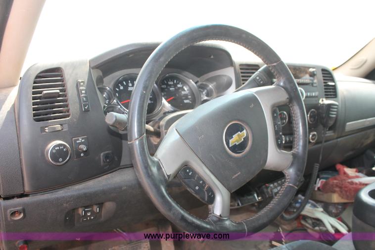 image for item I1551 2011 Chevrolet Silverado 2500HD Ext. Cab pickup truck