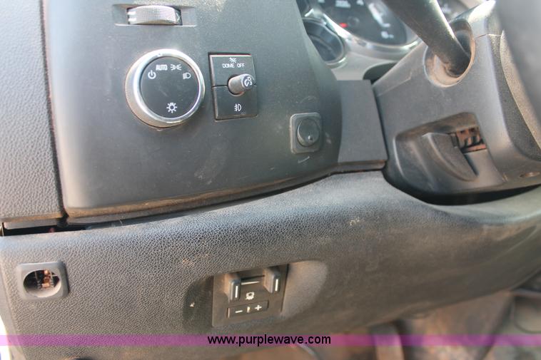 image for item I1551 2011 Chevrolet Silverado 2500HD Ext. Cab pickup truck