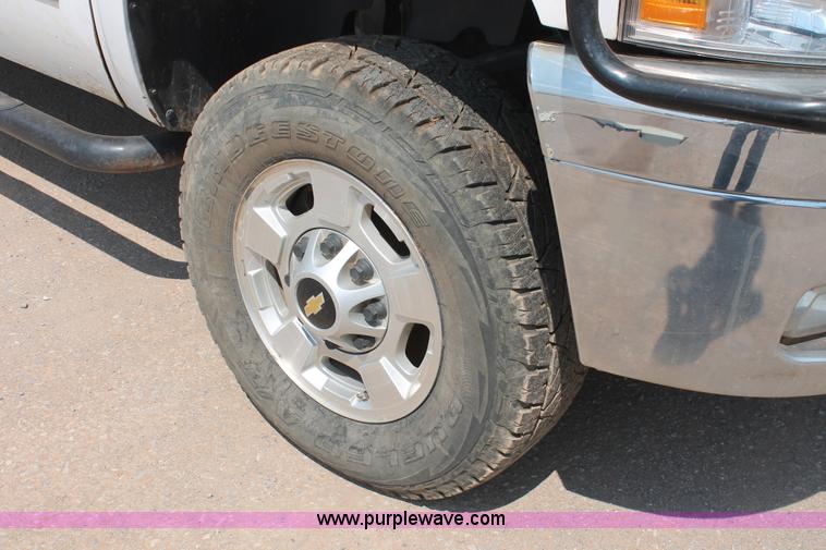 image for item I1551 2011 Chevrolet Silverado 2500HD Ext. Cab pickup truck