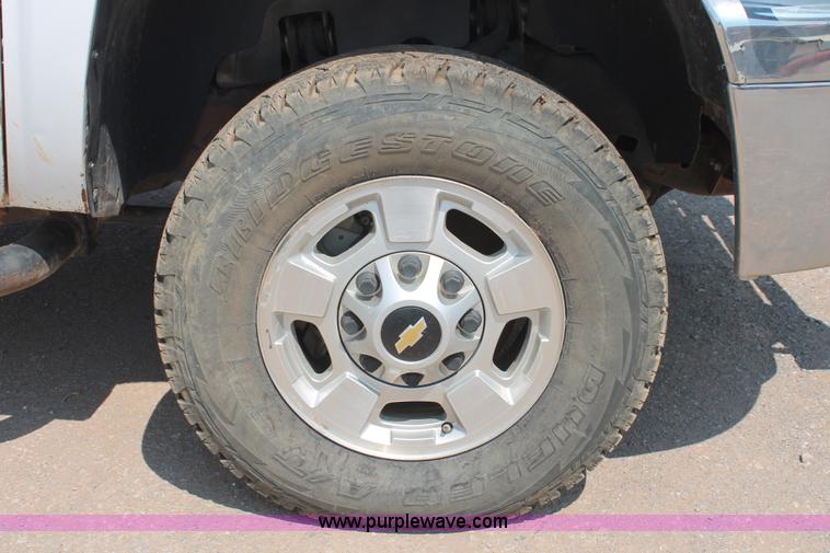 image for item I1551 2011 Chevrolet Silverado 2500HD Ext. Cab pickup truck