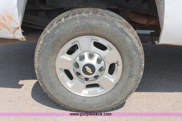image for item I1551 2011 Chevrolet Silverado 2500HD Ext. Cab pickup truck