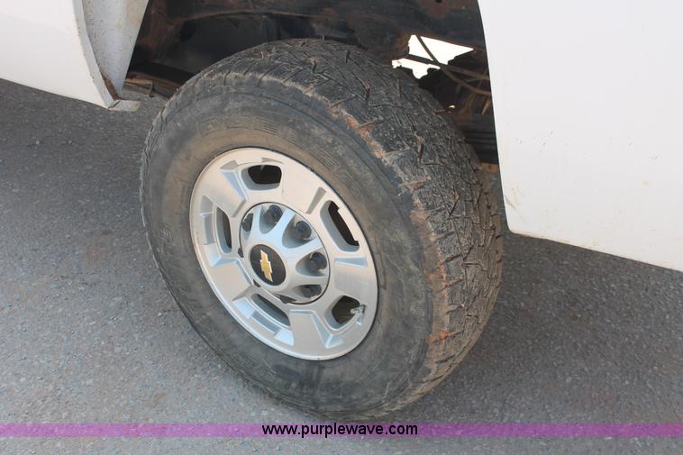 image for item I1551 2011 Chevrolet Silverado 2500HD Ext. Cab pickup truck