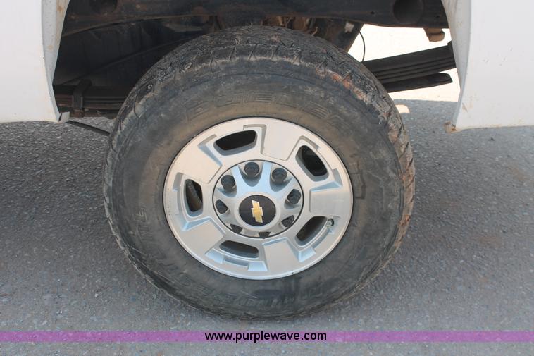 image for item I1551 2011 Chevrolet Silverado 2500HD Ext. Cab pickup truck