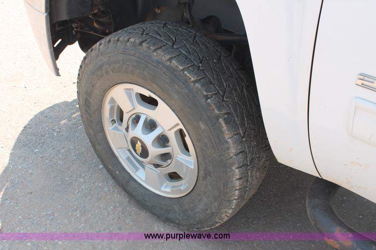 image for item I1551 2011 Chevrolet Silverado 2500HD Ext. Cab pickup truck