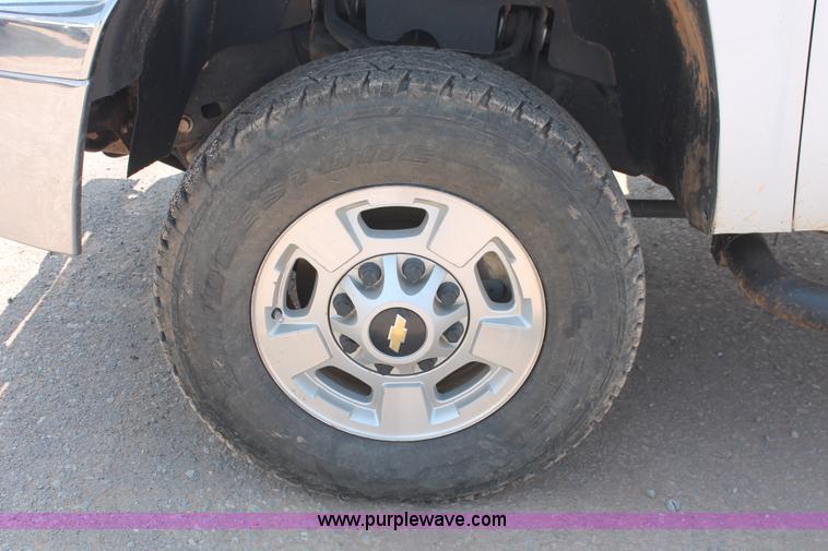 image for item I1551 2011 Chevrolet Silverado 2500HD Ext. Cab pickup truck