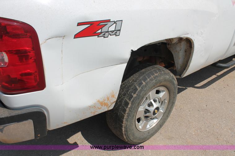 image for item I1551 2011 Chevrolet Silverado 2500HD Ext. Cab pickup truck