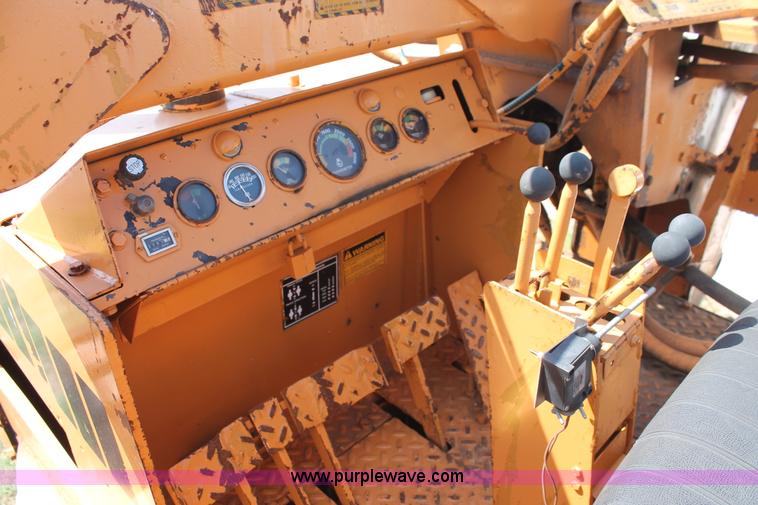 image for item I1553 Case 1450 pipelayer