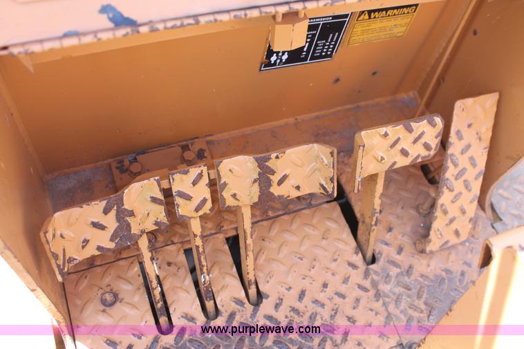 image for item I1553 Case 1450 pipelayer