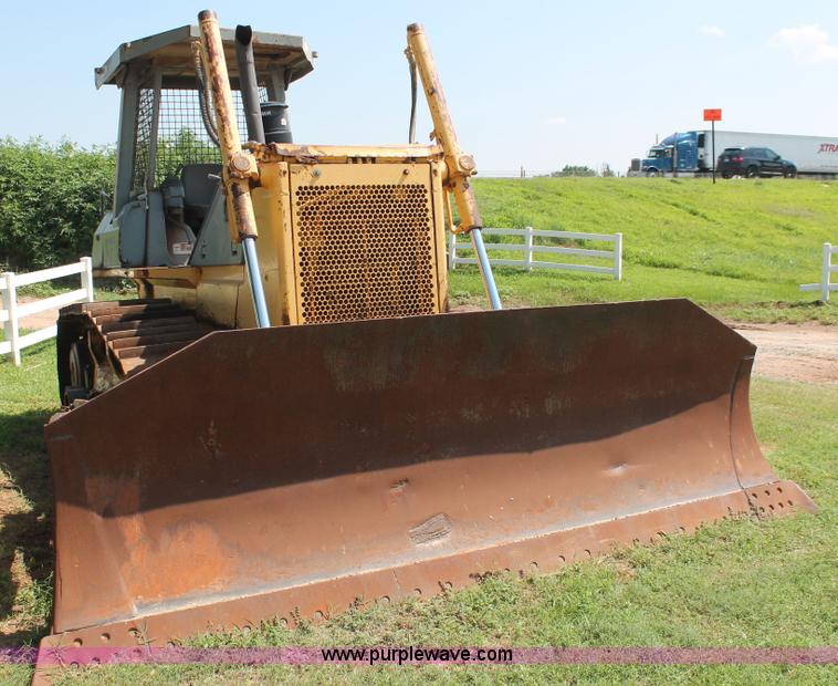 image for item I1555 1997 Komatsu D65EX-12 dozer