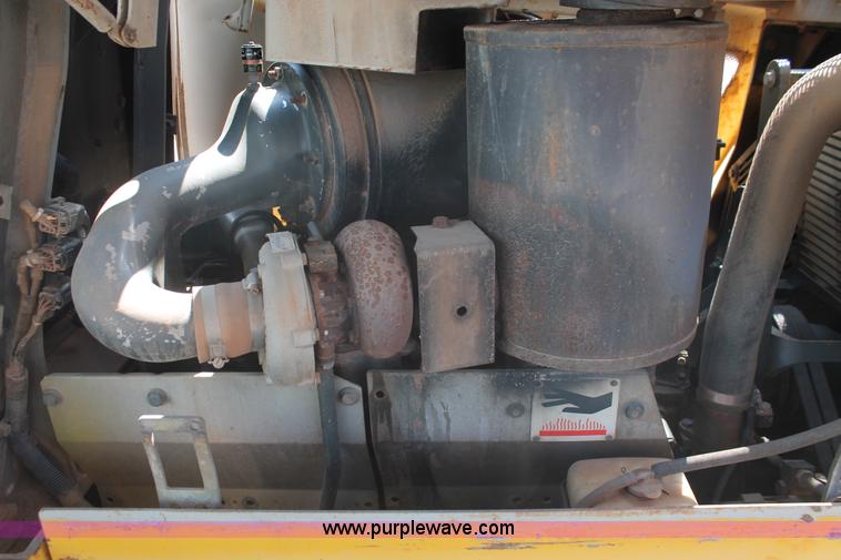 image for item I1555 1997 Komatsu D65EX-12 dozer