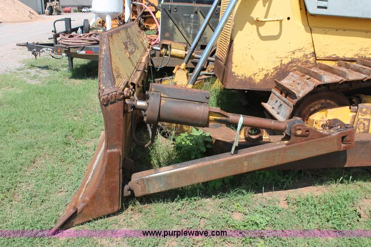 image for item I1555 1997 Komatsu D65EX-12 dozer