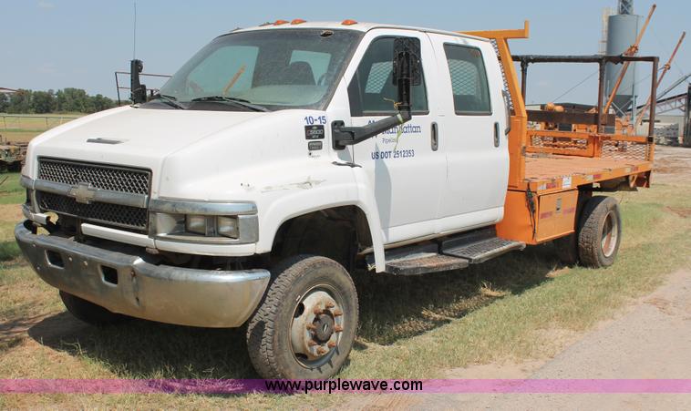 image for item I1556 2006 Chevrolet C5500 Crew Cab flat bed truck