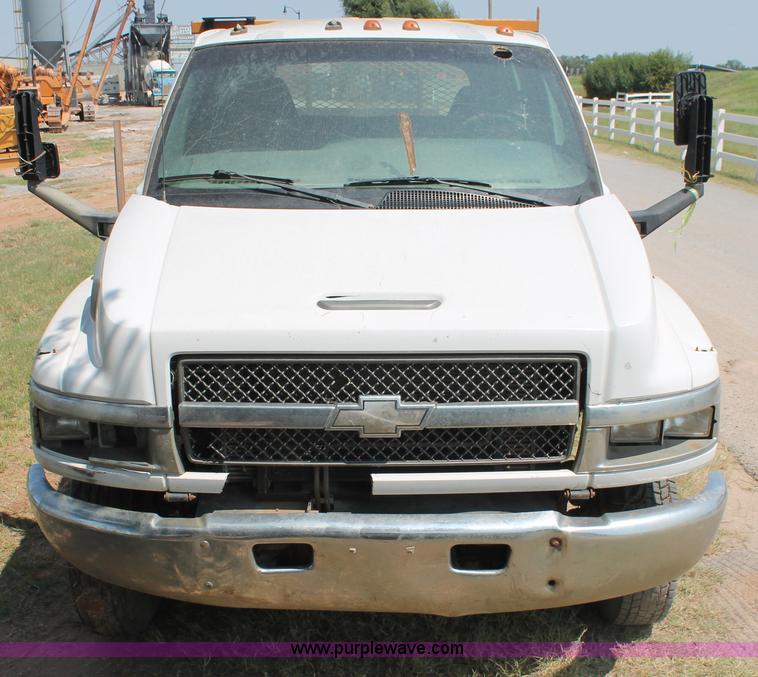 image for item I1556 2006 Chevrolet C5500 Crew Cab flat bed truck